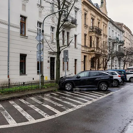 Park Strzelecki Two-level Apartment Krakow